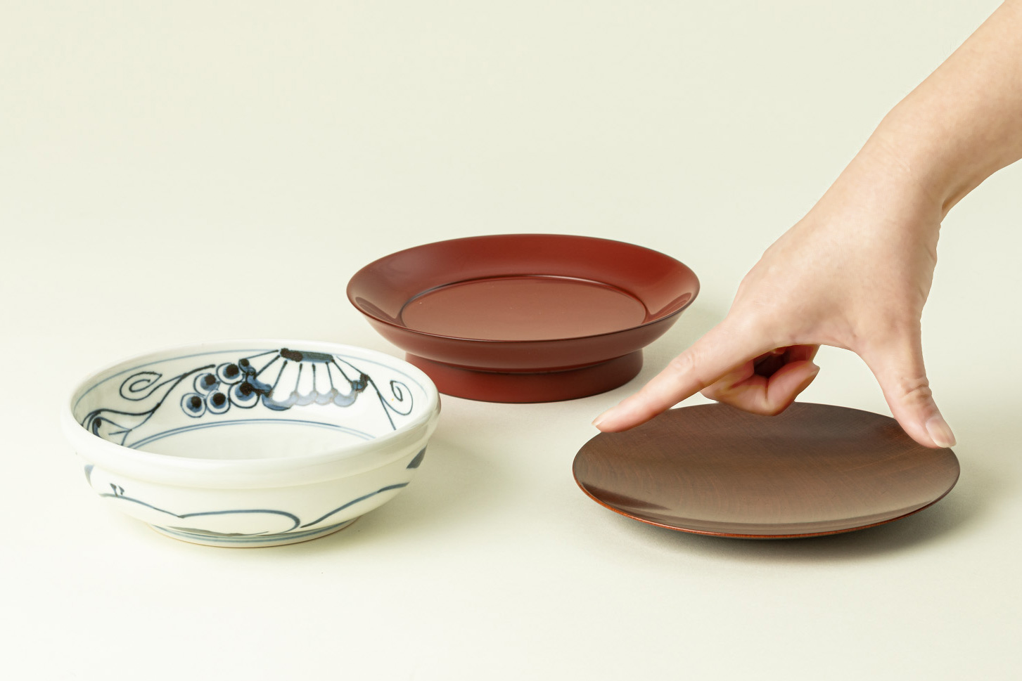 5寸ものは器の両端に指をかけてつかめるぎりぎりの大きさに設定されている。