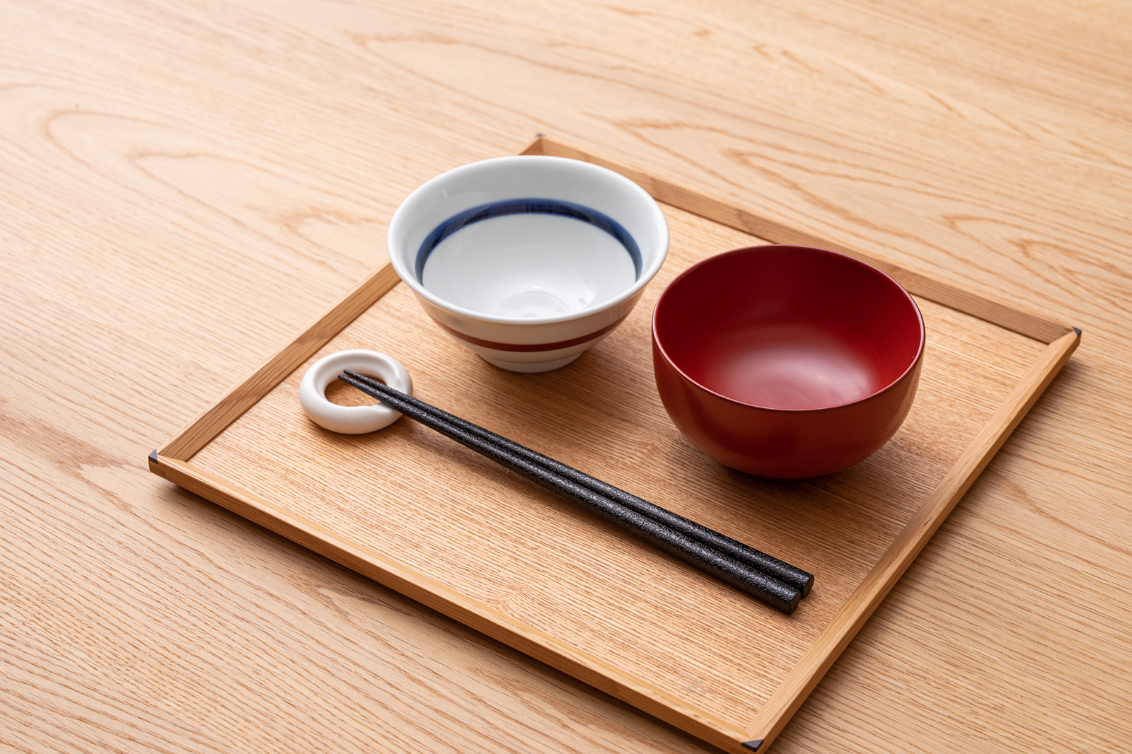 汁椀とめし椀、口径は約12cmとほぼ同じ